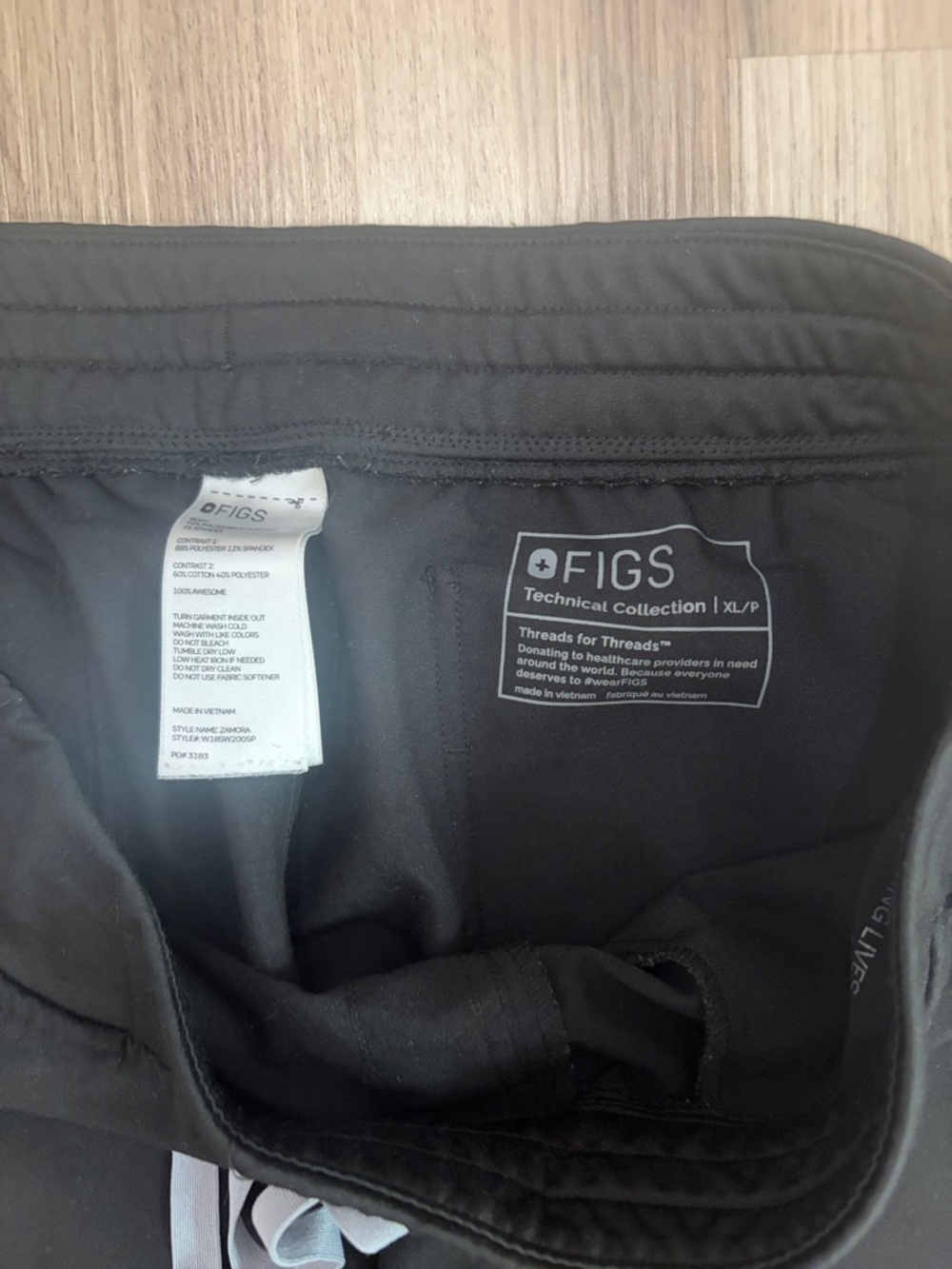 Woman Fig jogger scrubs. black. Size XL petite - Picture 2 of 2